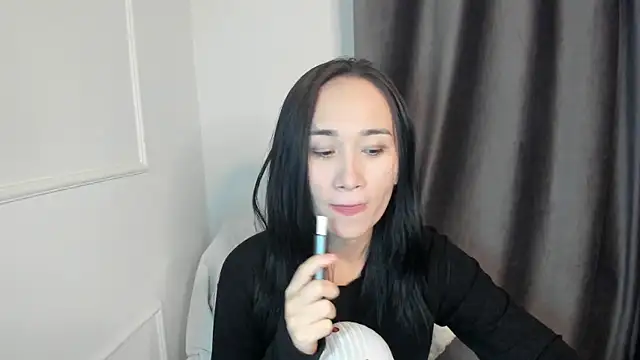 aenie online show from October 13, 2025, 1:12 pm