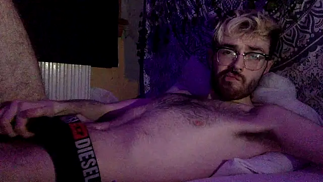 Snapshot of hairynhorny992 chatting on February 26, 2025, 8:25 pm hairynhorny992 online show from February 26, 2025, 8:25 pm