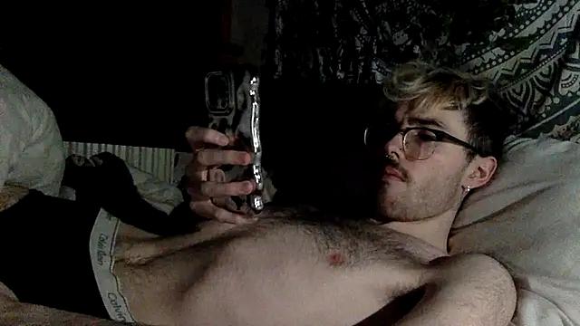 Snapshot of hairynhorny992 chatting on March 19, 2025, 10:20 pm hairynhorny992 online show from March 19, 2025, 10:20 pm