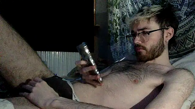 Snapshot of hairynhorny992 chatting on March 12, 2025, 7:35 am hairynhorny992 online show from March 12, 2025, 7:35 am