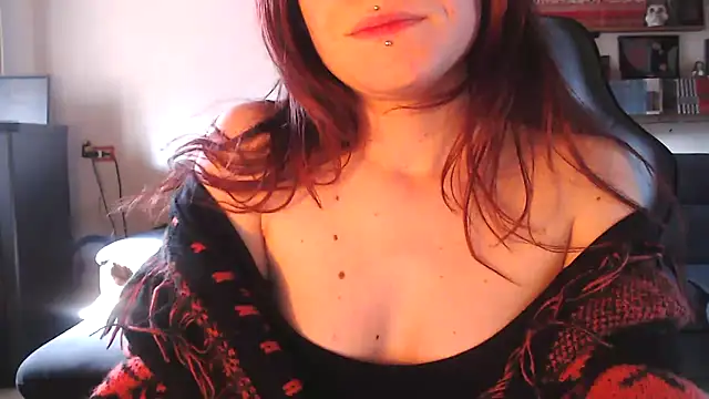 Snapshot of complicata_mente chatting on February 26, 2025, 1:11 pm complicata mente online show from February 26, 2025, 1:11 pm