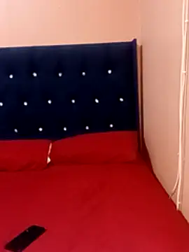 Luciouslips00 online show from February 12, 2026, 1:00 pm