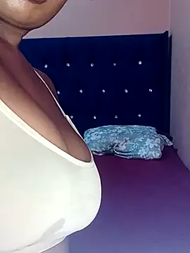 Luciouslips00 online show from March 28, 2026, 3:57 pm