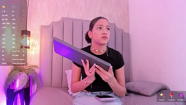 Snapshot of Alahia_Baiter chatting on March 10, 2025, 11:34 am Alahia Baiter online show from March 10, 2025, 11:34 am