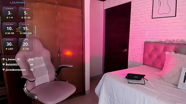 Snapshot of Kitty_Pam chatting on January 17, 2026, 11:47 am Kitty Pam online show from January 17, 2026, 11:47 am