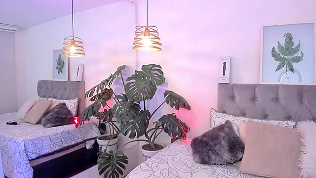 Snapshot of Kitty_Pam chatting on November 18, 2025, 9:07 pm Kitty Pam online show from November 18, 2025, 9:07 pm