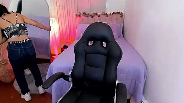 Snapshot of Kitty_Pam chatting on December 14, 2025, 8:03 pm Kitty Pam online show from December 14, 2025, 8:03 pm