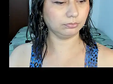 Snapshot of alinabozz1 chatting on July 7, 2026, 4:15 am alinabozz1 online show from July 7, 2026, 4:15 am