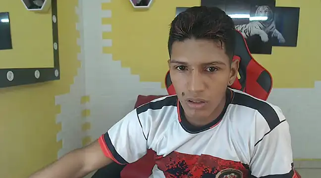 mau elixxx online show from December 31, 2024, 7:18 pm