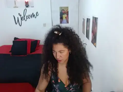 Snapshot of bellacrespalatina chatting on September 20, 2025, 8:25 pm bellacrespalatina online show from September 20, 2025, 8:25 pm
