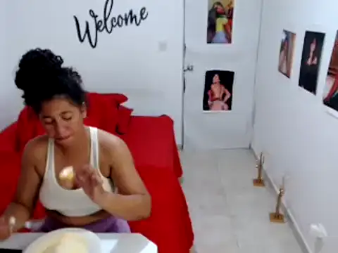 Snapshot of bellacrespalatina chatting on January 9, 2025, 12:25 am bellacrespalatina online show from January 9, 2025, 12:25 am