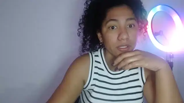 Snapshot of bellacrespalatina chatting on October 6, 2025, 8:31 pm bellacrespalatina online show from October 6, 2025, 8:31 pm