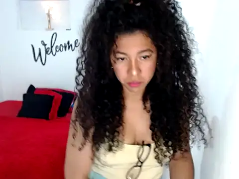 Snapshot of bellacrespalatina chatting on September 16, 2025, 9:16 pm bellacrespalatina online show from September 16, 2025, 9:16 pm