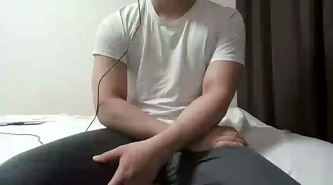 Snapshot of YU-KI00 chatting on March 23, 2025, 3:32 am YU-KI00 online show from March 23, 2025, 3:32 am