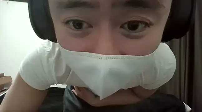 Snapshot of YU-KI00 chatting on March 18, 2025, 1:23 pm YU-KI00 online show from March 18, 2025, 1:23 pm