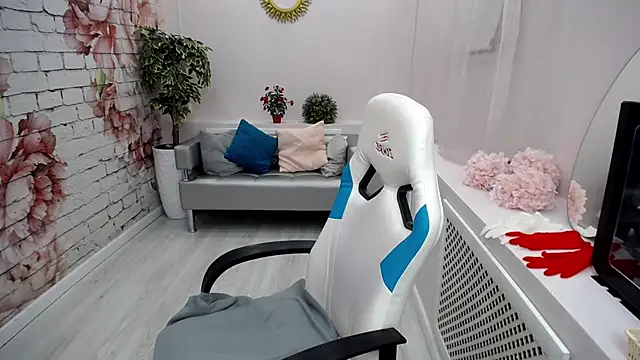 Snapshot of Cutie_Asya chatting on February 4, 2025, 5:10 am Cutie Asya online show from February 4, 2025, 5:10 am