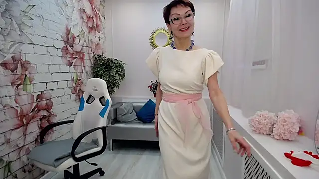 Snapshot of Cutie_Asya chatting on February 18, 2025, 5:20 am Cutie Asya online show from February 18, 2025, 5:20 am