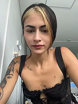 emilie xx  online show from June 25, 2026, 4:23 pm