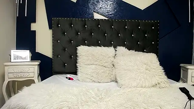 Charlottee Brown2 online show from March 15, 2025, 3:06 pm