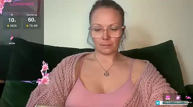 Snapshot of MelodyRoseUk chatting on February 8, 2025, 8:32 pm MelodyRoseUk online show from February 8, 2025, 8:32 pm