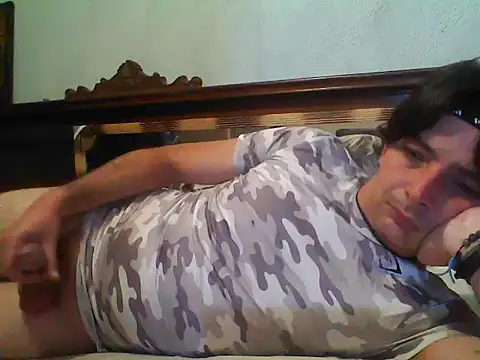 Snapshot of frank32love chatting on January 7, 2026, 3:11 am frank32love online show from January 7, 2026, 3:11 am