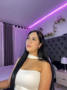 Snapshot of Amiirra_ chatting on November 11, 2025, 3:56 am Amiirra online show from November 11, 2025, 3:56 am