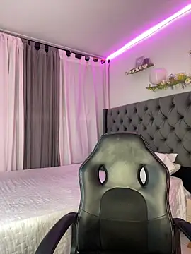 Snapshot of Amiirra_ chatting on October 31, 2025, 12:29 am Amiirra online show from October 31, 2025, 12:29 am