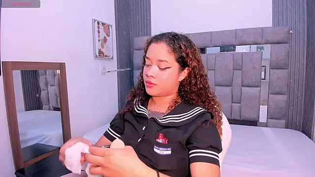 Snapshot of zulyjones chatting on October 18, 2025, 12:40 pm zulyjones online show from October 18, 2025, 12:40 pm