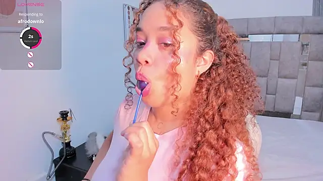 Snapshot of zulyjones chatting on November 5, 2025, 2:20 pm zulyjones online show from November 5, 2025, 2:20 pm