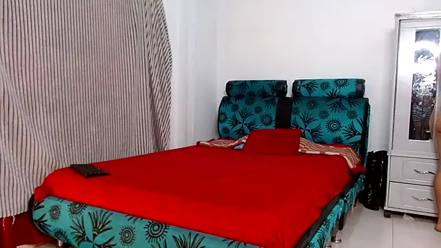 Snapshot of carolanyi chatting on May 2, 2026, 8:03 pm carolanyi online show from May 2, 2026, 8:03 pm