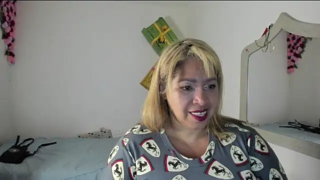 Snapshot of anubys_godes chatting on December 19, 2024, 12:23 pm anubys godes online show from December 19, 2024, 12:23 pm