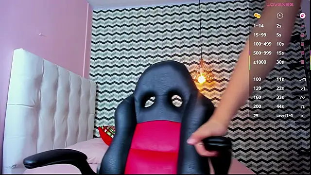 DENISERICHARD2 online show from November 21, 2025, 12:48 pm