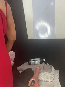 chiquimaturesexy online show from March 25, 2026, 9:35 pm