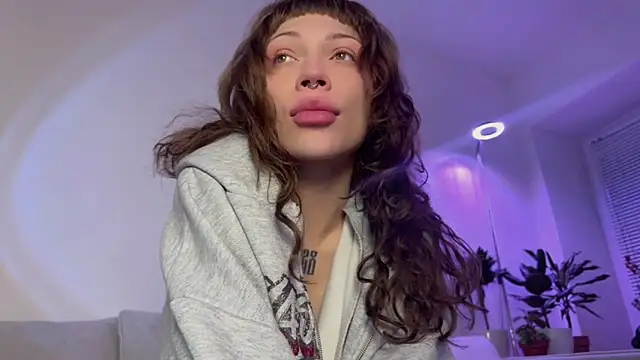 PaulaPratt online show from December 23, 2025, 6:12 am