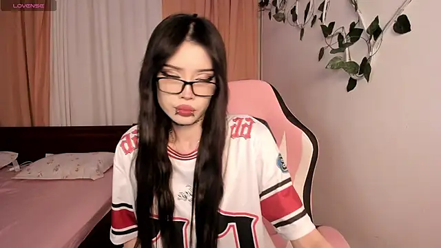 Velvetsky 1 online show from October 30, 2025, 1:53 pm