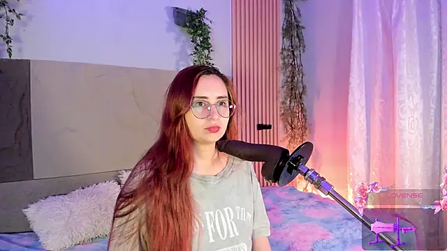 centaurigirl online show from March 19, 2026, 12:10 am