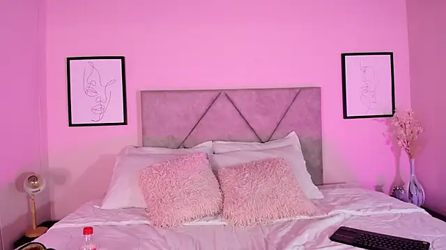 Emilyh  online show from October 23, 2025, 10:36 am