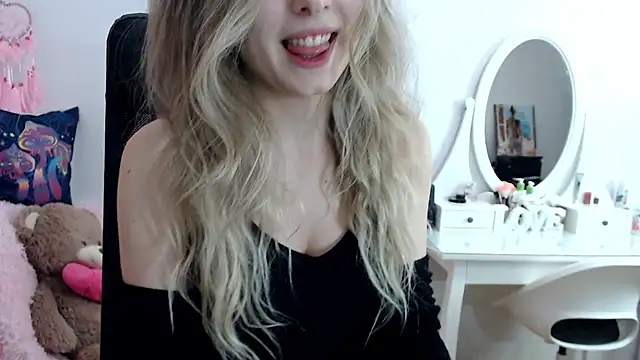 Snapshot of _sweettreat chatting on March 14, 2025, 2:10 am  sweettreat online show from March 14, 2025, 2:10 am