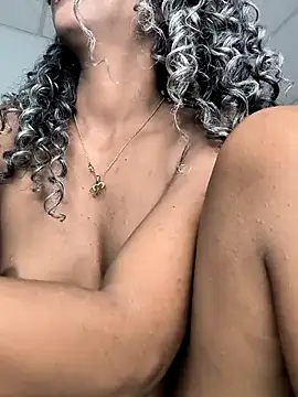 Amaliu  online show from March 9, 2025, 5:17 pm