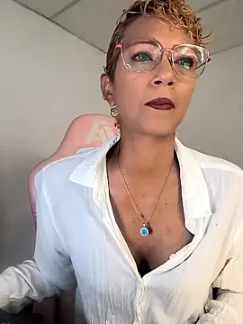 Amaliu  online show from October 1, 2025, 2:43 pm