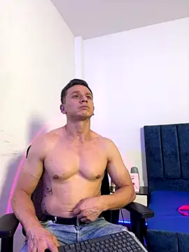 Andrewfalcon online show from September 10, 2025, 8:30 pm