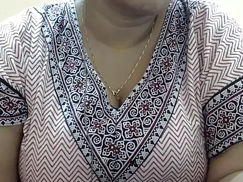 Snapshot of Riya_riyaa chatting on November 6, 2025, 9:46 am Riya riyaa online show from November 6, 2025, 9:46 am