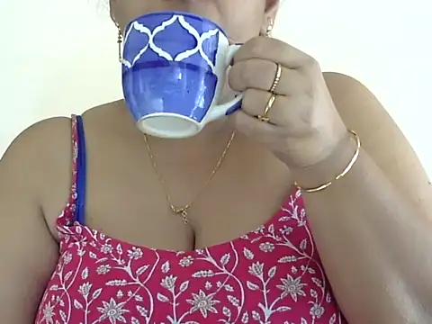 Snapshot of Riya_riyaa chatting on October 27, 2025, 2:45 am Riya riyaa online show from October 27, 2025, 2:45 am