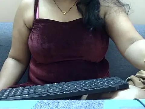 Snapshot of Riya_riyaa chatting on December 5, 2025, 8:35 am Riya riyaa online show from December 5, 2025, 8:35 am