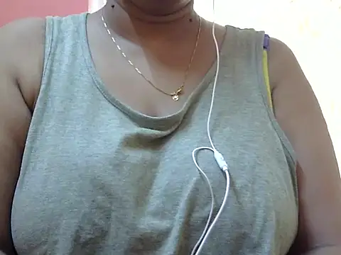 Snapshot of Riya_riyaa chatting on January 18, 2025, 1:30 am Riya riyaa online show from January 18, 2025, 1:30 am