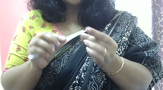 Snapshot of Riya_riyaa chatting on January 12, 2025, 7:32 am Riya riyaa online show from January 12, 2025, 7:32 am