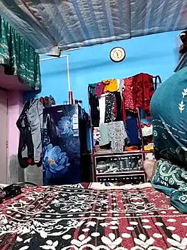 BERRY 00 online show from December 17, 2025, 6:02 pm