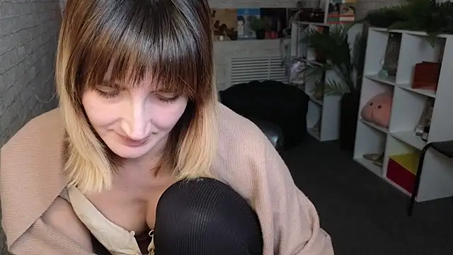 Snapshot of Nika_Kitten chatting on February 19, 2026, 10:01 am Nika Kitten online show from February 19, 2026, 10:01 am