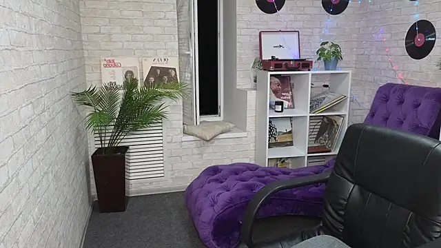 Snapshot of Nika_Kitten chatting on February 19, 2025, 8:52 pm Nika Kitten online show from February 19, 2025, 8:52 pm
