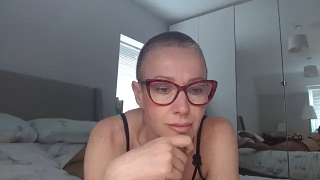 Snapshot of ELEGANT-ARIA36 chatting on March 17, 2025, 8:40 am ELEGANT-ARIA36 online show from March 17, 2025, 8:40 am